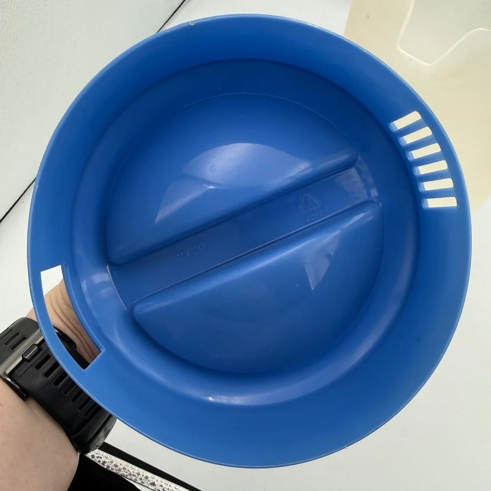 Rubbermaid 1 Gallon Plastic Pitcher with Blue 3-Way Lid 3.8L Frosted 2718 USA